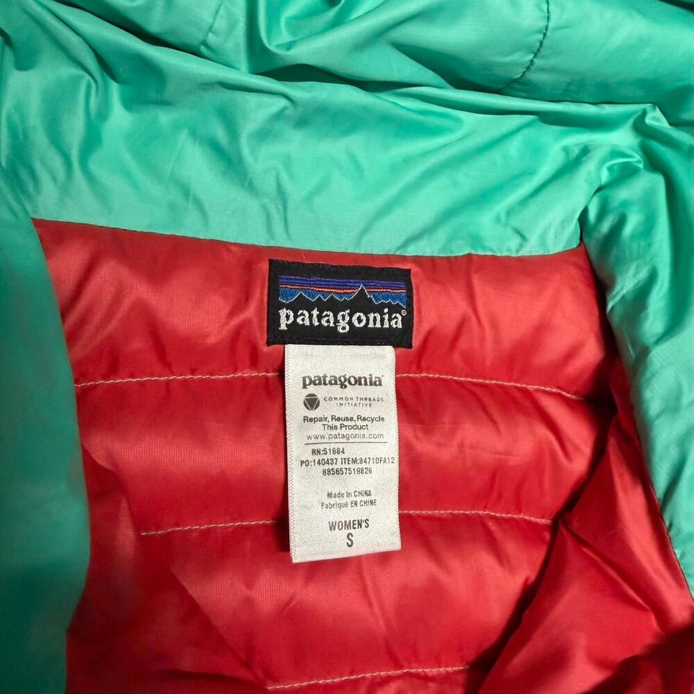 Patagonia Women's Green and Blue Jacket - Picture 2 of 3